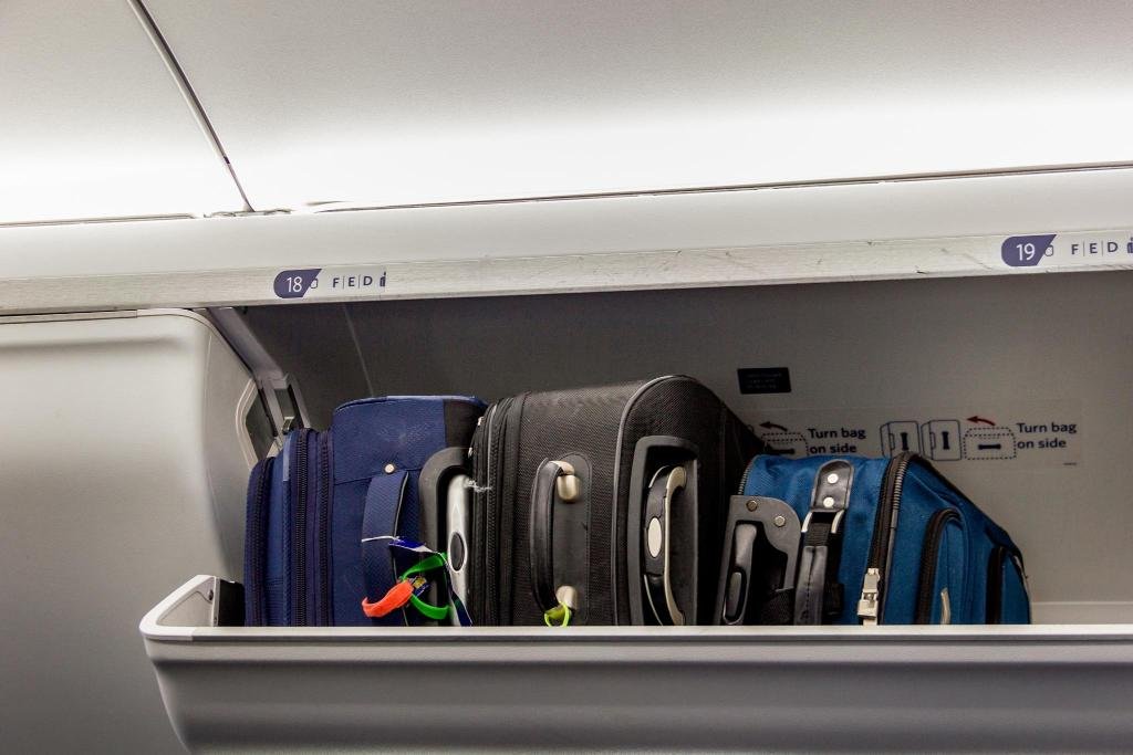 IndiGo cabin baggage allowance 7kg carry-on luggage size